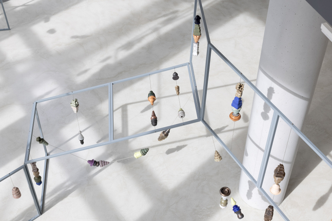 installation view&amp;nbsp;mariana castillo deball:&amp;nbsp;stringing beads,&amp;nbsp;dortmunder kunstverein, 2025. photo: jens franke.


&amp;nbsp;
