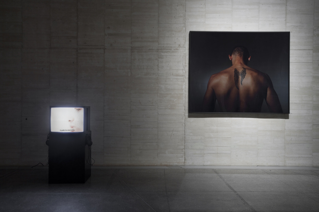 vista de instalaci&amp;oacute;n&amp;nbsp;akram zaatari: the uneasy subject, museo de arte contempor&amp;aacute;neo de castilla y le&amp;oacute;n (musac), le&amp;oacute;n, espa&amp;ntilde;a, 2011. cortes&amp;iacute;a de musac