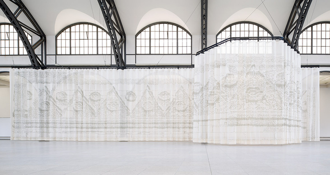 mariana castillo deball
mschatta fassade, 2014
textile paint on cotton fabric, metal track, audio
550 x 3800 cm (216.54 x 1496.06 in)

&amp;nbsp;


&amp;nbsp;
