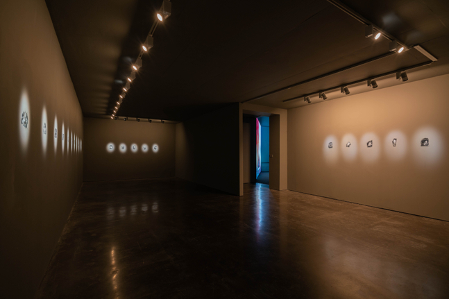 vista de instalaci&amp;oacute;n akram zaatari: the script, new art exchange, nottingham, 2018. cortes&amp;iacute;a del artista