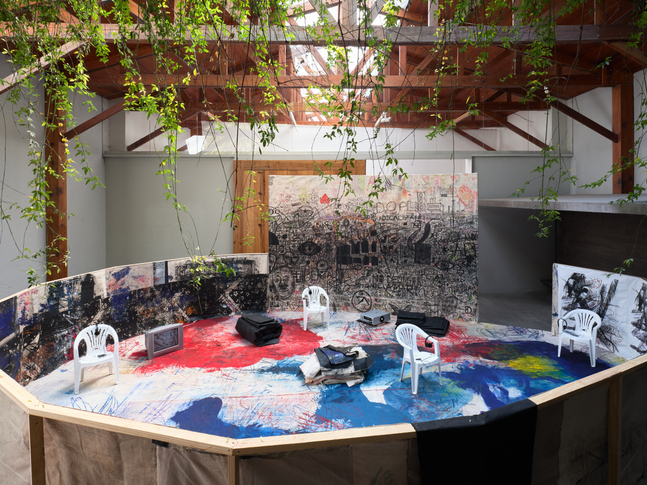 installation view oscar murillo: el pozo de agua, kurimanzutto mexico city, 2026. photo: reinis lismanis, courtesy the artist. copyright &amp;copy;️ oscar murillo⁠


&amp;nbsp;
