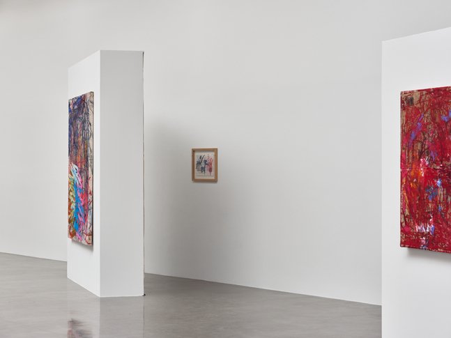 installation view oscar murillo: el pozo de agua, kurimanzutto mexico city, 2025. photo: reinis lismanis, courtesy the artist. copyright &amp;copy;️ oscar murillo⁠


&amp;nbsp;
