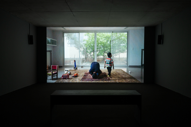 vista de instalaci&amp;oacute;n akram zaatari: the script, new art exchange, nottingham, 2018. cortes&amp;iacute;a del artista