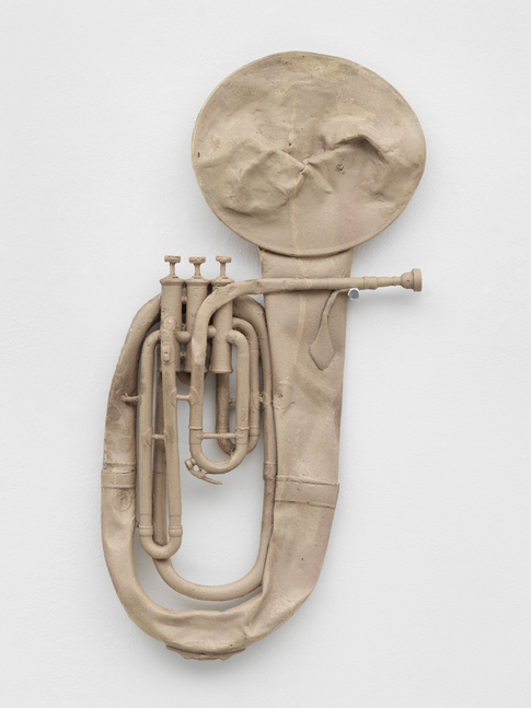 Leaky kimono nocturne

2015

Cast bronze

71 x 34 x 7 cm / 28 x 13 3/8 x 2 3/4 in

&amp;copy; Valentin Carron