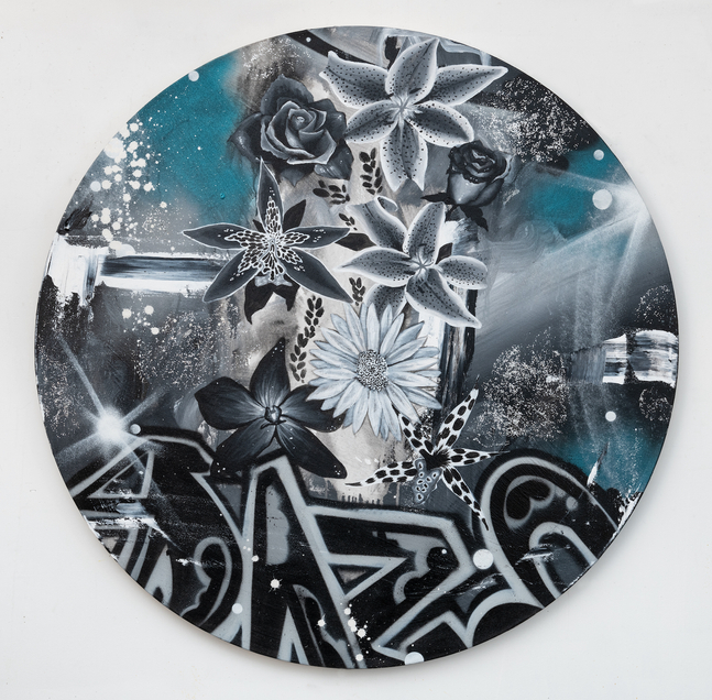 Chris &amp;quot;Daze&amp;quot; Ellis
Grey Scale Florista, 2024
acrylic and spray paint on canvas
48 ins. diameter
121.9 cm