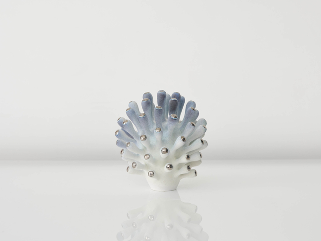 EVA ZETHRAEUS

Pale Turquoise Cluster with Platinum Details, 2025

Glazed porcelain, platinum

8.5&amp;quot; H x 7.75&amp;quot; Dia.