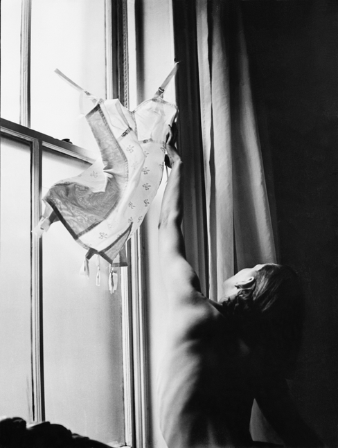 Milton H. Greene, Flying Girdle