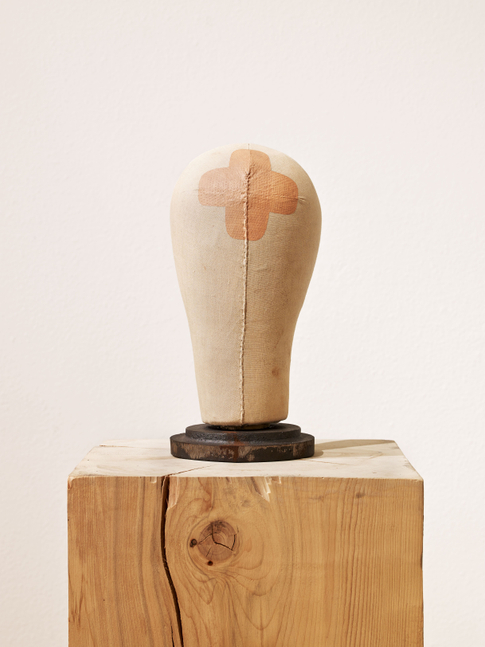ANNETTE LEMIEUX

Wound

1991

Head form with oil paint and metal stand

13 1/4 by 6 1/8 by 7 1/2 in.&amp;nbsp; 33.7 by 15.6 by 19.1 cm.

(MI&amp;amp;N 15376)