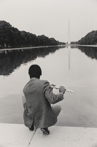 Jill Freedman, Monumental Flute, 1968