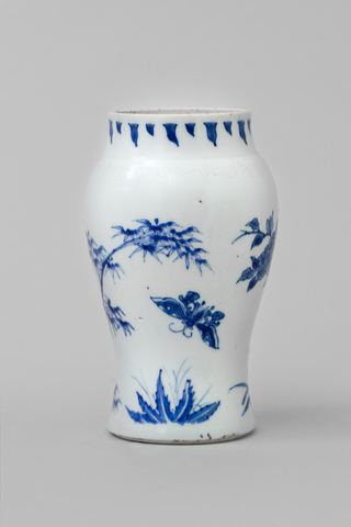 A CHINESE TRANSITIONAL BLUE AND WHITE VASE , Shunzhi (1644-1661)