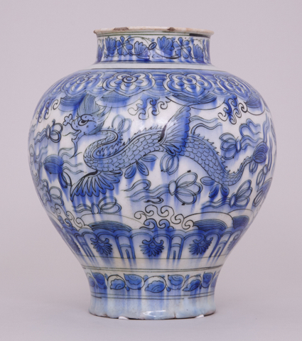 A BLUE AND WHITE PERSIAN SAFAVID JAR, 17th Century