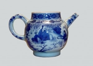 A RARE CHINESE BLUE AND WHITE TEAPOT, Shunzhi (1644-1661)