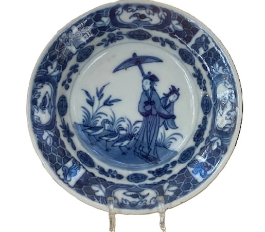 An Interesting Chinese Blue and White 'Dame au Parasol' Saucer, Qianlong (1736-1795)