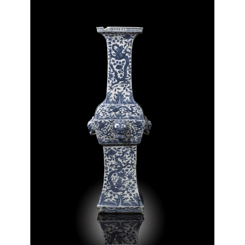 A RARE AND MASSIVE CHINESE BLUE AND WHITE ARCHAISTIC TEMPLE VASE MARK AND PERIOD WANLI, Wanli (1573-1619)