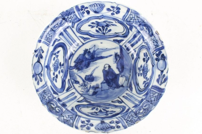 A CHINESE BLUE AND WHITE ‘KRAAK’ BOWL, Wanli (1572 – 1620)