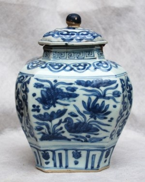A CHINESE BLUE AND WHITE HEXAGONAL MIN YAO JAR, JIAJING