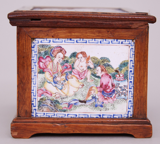 A CHINESE CANTON ENAMEL FAMILLE ROSE BOX, Qianlong (1736-1795)