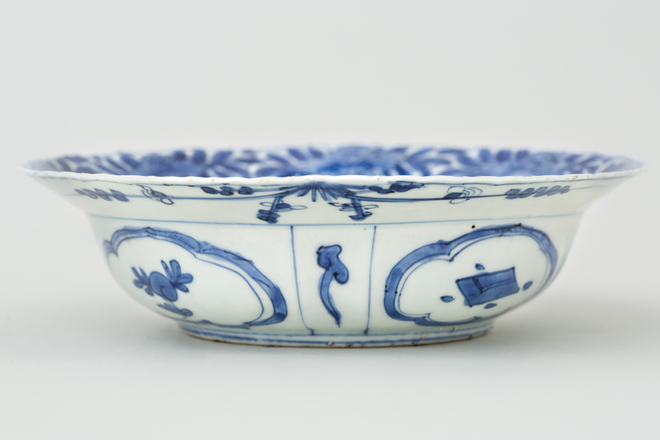 A FINE KRAAK BOWL, 1600-1610
