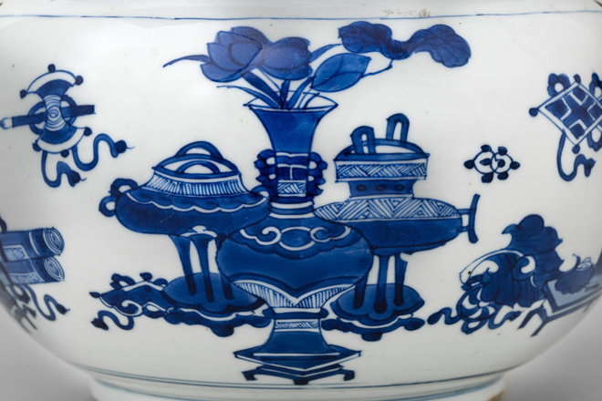 A CHINESE BLUE AND WHITE KANGXI JAR, Kangxi (1662-1722)