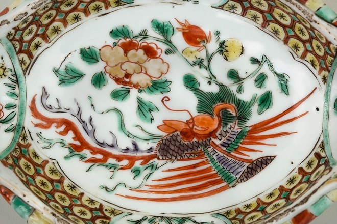 A CHINESE FAMILLE VERTE SAUCE BOAT, Kangxi (1662-1722)
