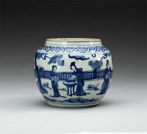 AN UNUSUAL CHINESE BLUE AND WHITE MING JAR, 17th Century
