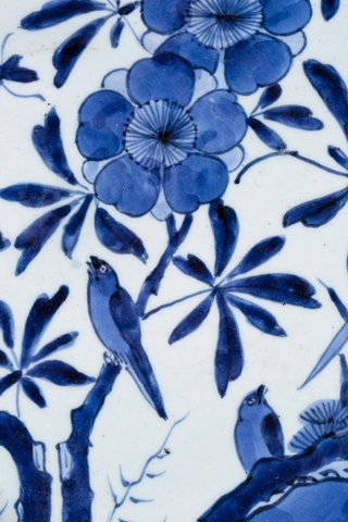 A MAGNIFICENT LARGE BLUE AND WHITE JAPANESE ARITA DISH, 18th century