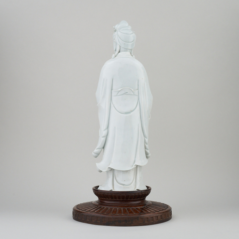 A CHINESE DEHUA FIGURE OF GUANYIN, 19th century