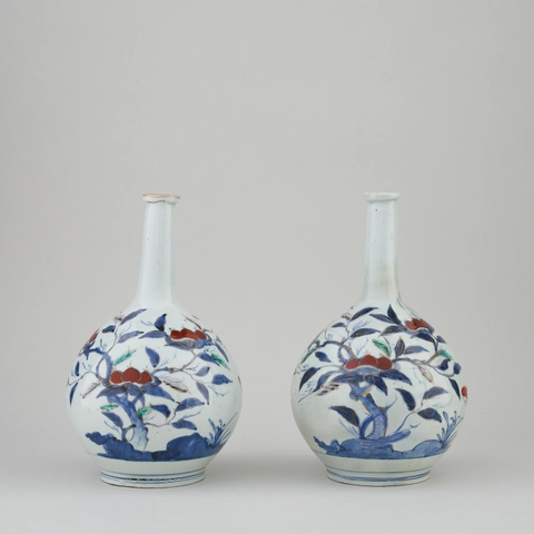 A PAIR OF JAPANESE BOTTLE VASES , 18th century