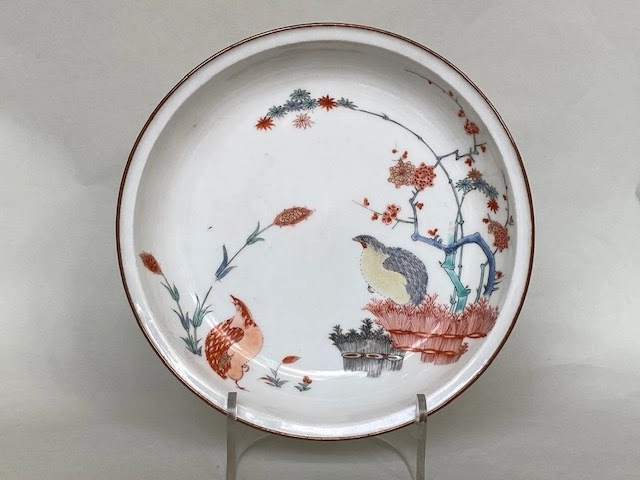 A PAIR OF JAPANESE 'KAKIEMON'-STYLE DISHES, Edo Period, circa 1700