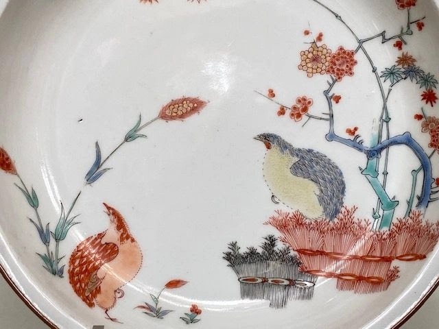 A PAIR OF JAPANESE 'KAKIEMON'-STYLE DISHES, Edo Period, circa 1700