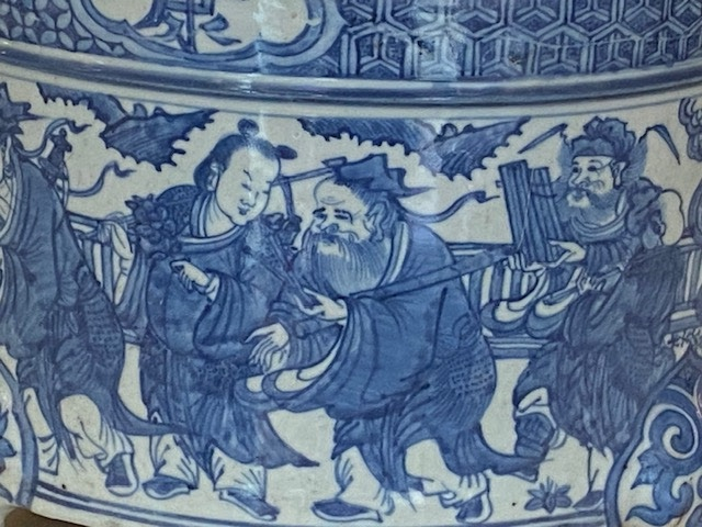 A LARGE IMPOSING CHINESE MING BLUE AND WHITE 'EIGHT IMMORTALS' TRIPOD CENSER, Wanli (1572 - 1620)