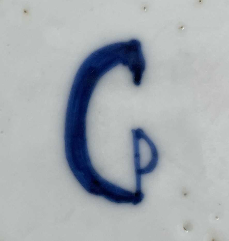 A PAIR OF UNUSUAL CHINESE BLUE AND WHITE 'G' MARKED BOTTLE VASES, Kangxi ( 1662-1722 )