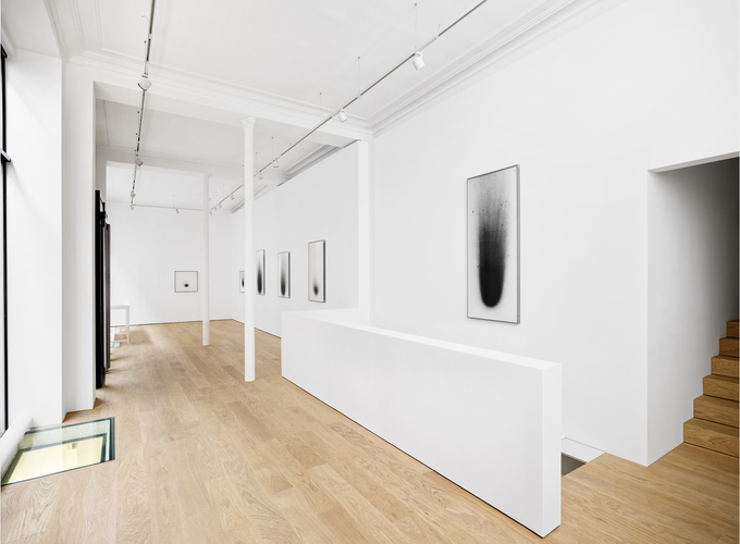 Spectroscopy, Theater Curtain, and Bodies Reinventing Greek Statuary