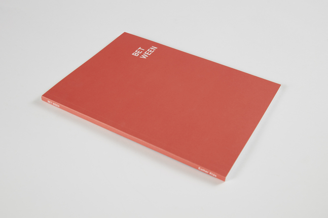 Esther Kl&auml;s: BET WEEN, 2016