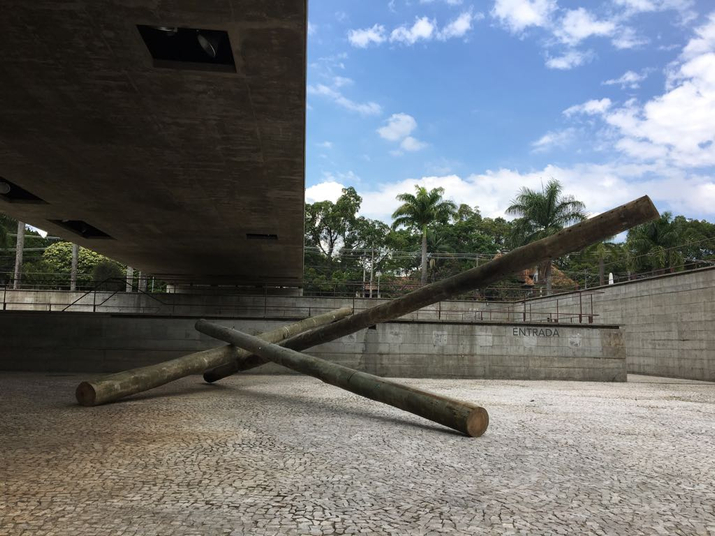 pedra no céu: arte e a arquitetura de paulo mendes da rocha