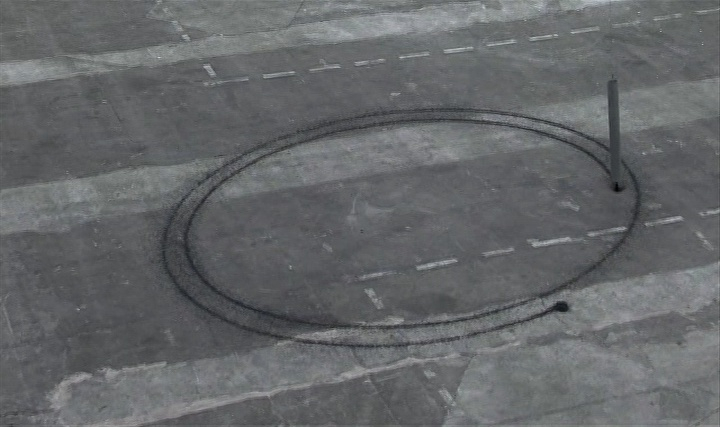 Xavier Veilhan, Pendule Dripping, 2009 [film still]