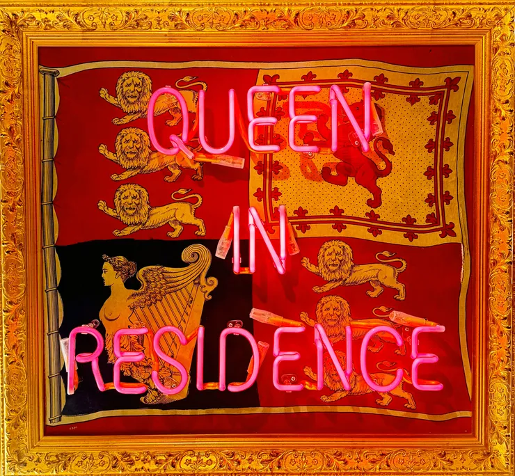 Illuminati Neon, Queen In Residence