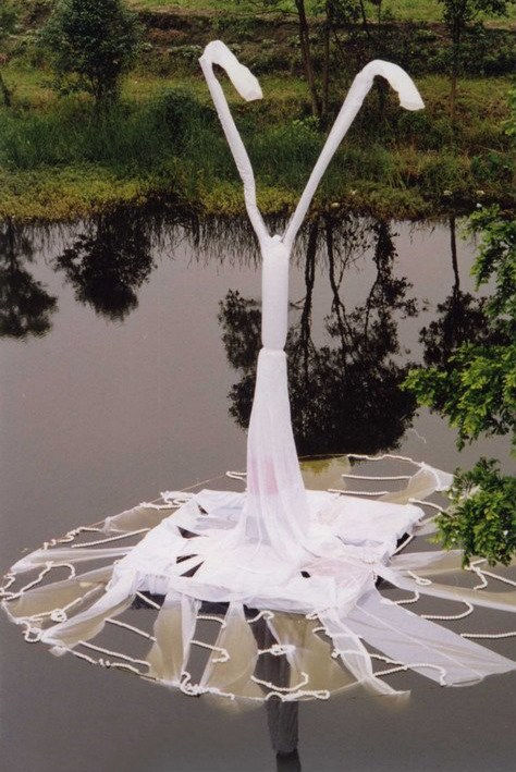 The installation of white theatrical sleeves is hovering on the surface of river