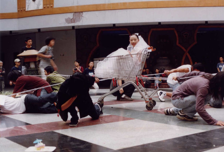 陈秋林 Chen Qiulin, 我存在，我消费，我快乐 I Exist, I Consume and I am Happy, 2003