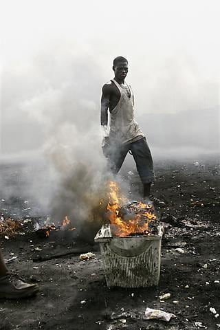 Nyaba Leon Ouedraogo Series: The Hell of Copper (L’enfer du cuivre), 2008 103 x 73 cm