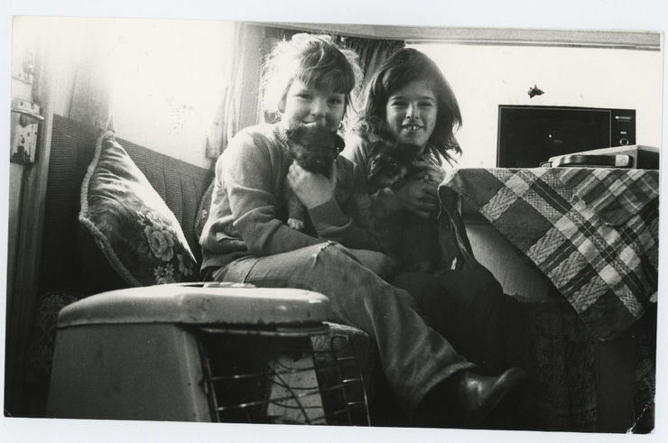 Jo Spence, Gypsies (inside a caravan), 1974