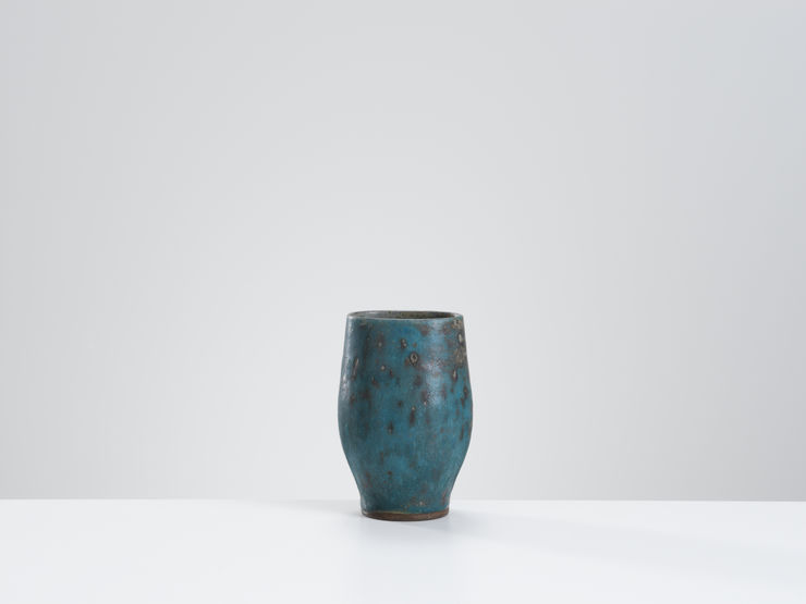 Lucie Rie, Vase with mottled turquoise & grey glaze