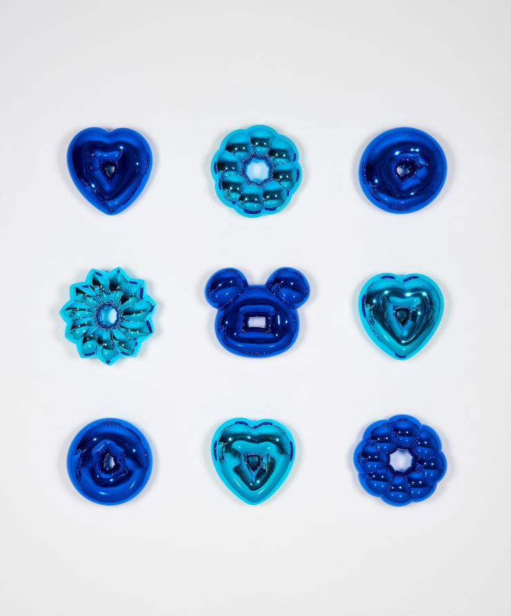 Jae Yong Kim Donut Blues, 2022-2023 F.R.P, Chrome plating, Crystals 150 x 150 x 13 cm (59 x 59 x 5 in)