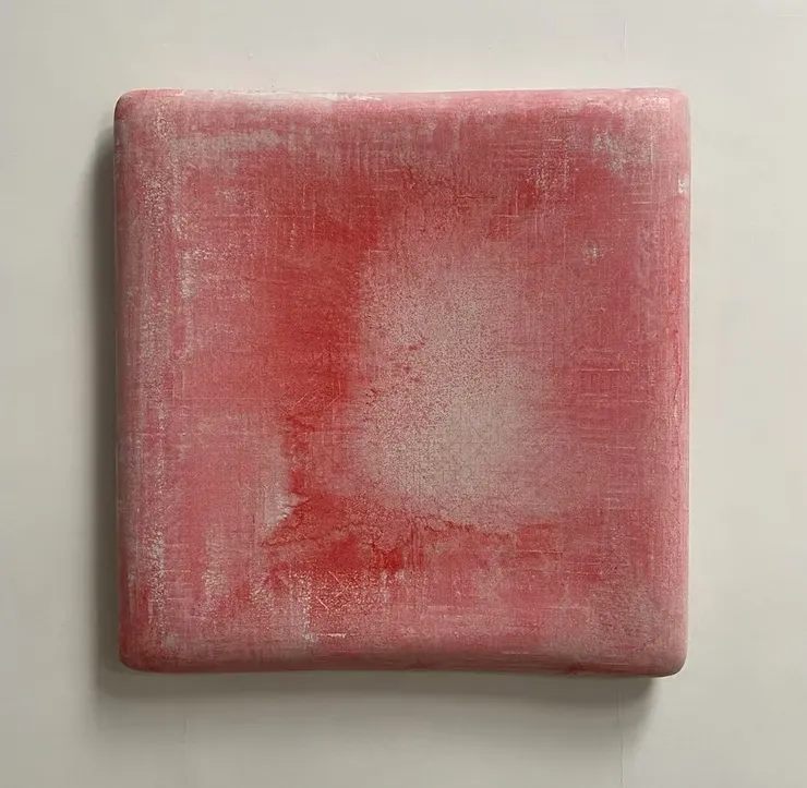 蘇笑柏 Su Xiaobai, 凝妝 Poised in Bloom, 2025