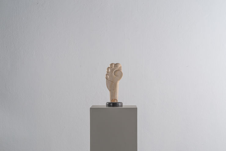 Antanas Mončys Main fermée, Year unknown 33 (H) x 14 (W) x 6 (D) cm