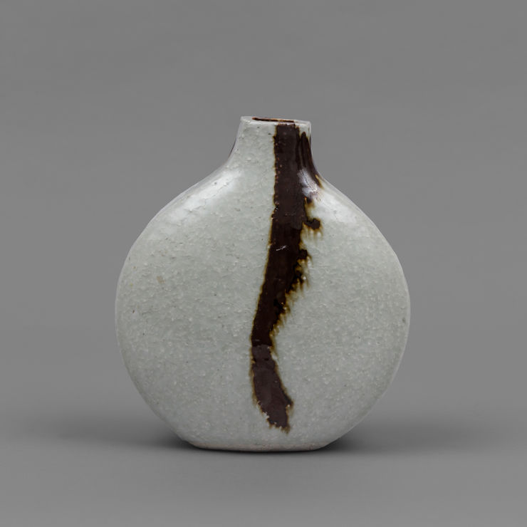 Janet Leach, Flattened round vase, c.1980