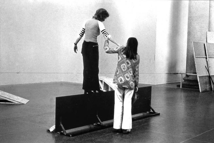 7 - Robert Morris, BodySpaceMotionThings, 1971. Instala&ccedil;&atilde;o na Tate, abril de 1971. Fotografia &copy; Tate Images / &copy; VG Bild-Kunst, Bonn 2023.