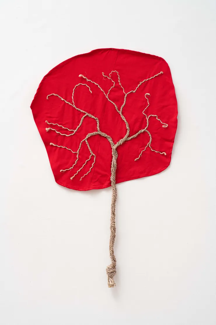 Antonio Pichillá “Placenta camino a la vida”, 2025 tecido artesanal e sisal handmade fabric and maguey fiber 120 x 78 cm 47.25 x 30.75 in
