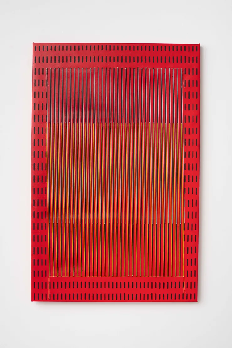 Antonio Pichillá "Abuelo", 2022 óleo sobre tela, metal e fios de lã oil on canvas, metal and wool threads 170 x 110 cm 66 x 43.30 in