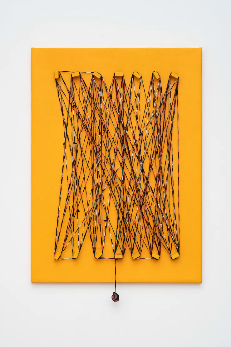Antonio Pichillá “Abuela”, 2020 óleo sobre tela, madeira e fios de lã oil on canvas, wood and wool threads 110 x 80 x 7 cm 47.24 x 31.50 x 2.75 in
